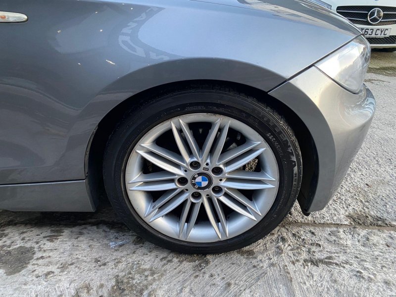 BMW 1 SERIES