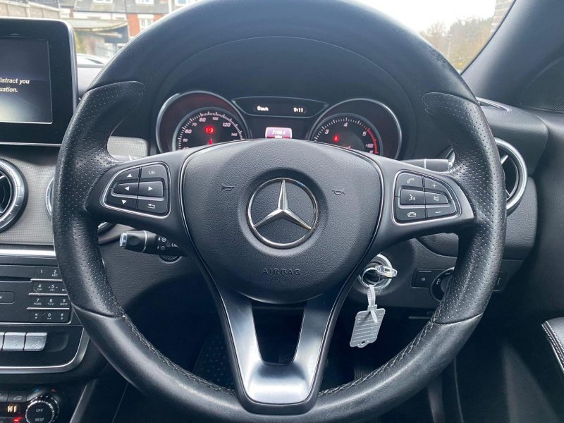 MERCEDES-BENZ CLA