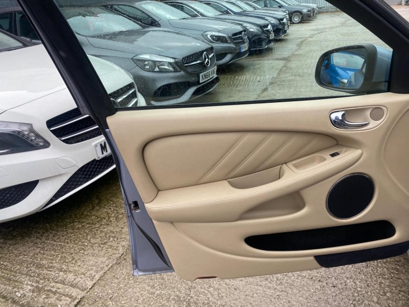 JAGUAR X-TYPE