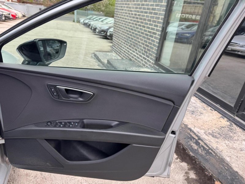 SEAT LEON