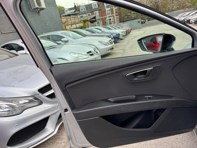 SEAT LEON