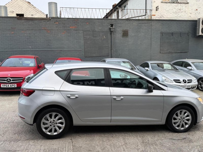 SEAT LEON