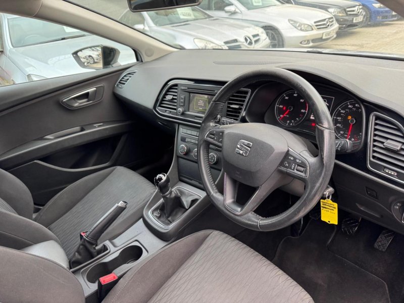 SEAT LEON