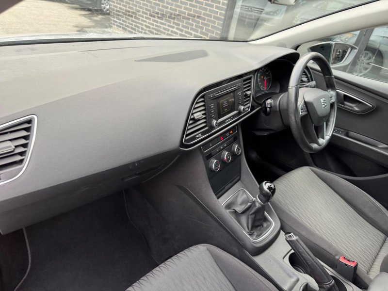 SEAT LEON