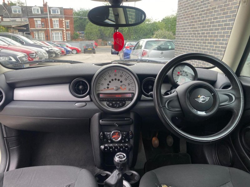 MINI HATCH