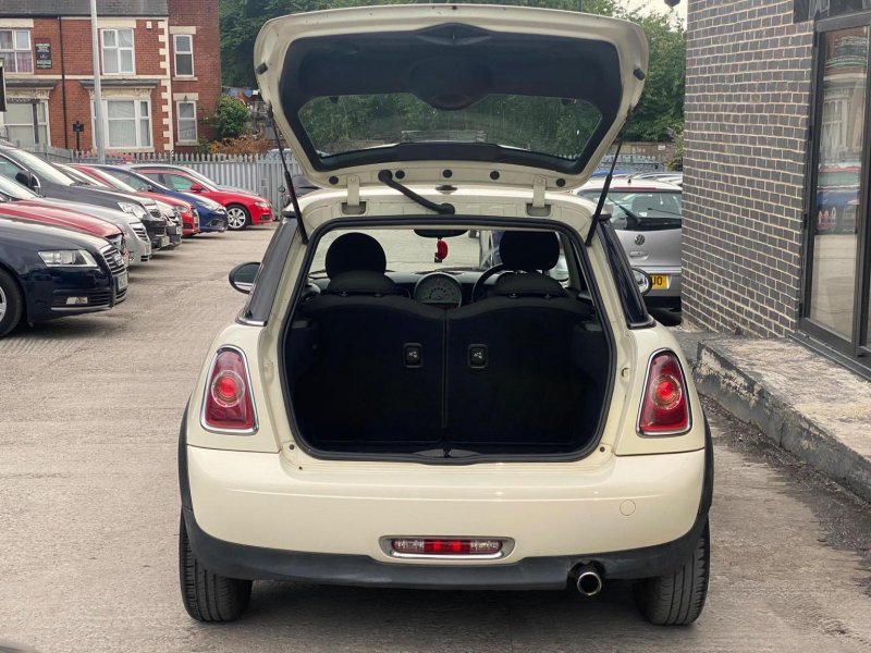 MINI HATCH