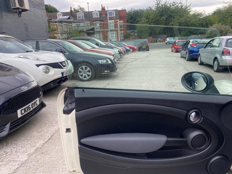 MINI HATCH