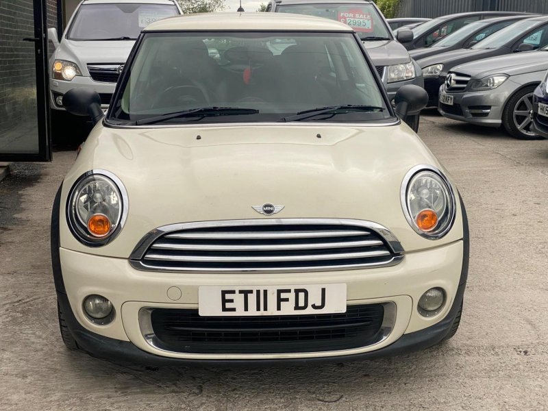 MINI HATCH