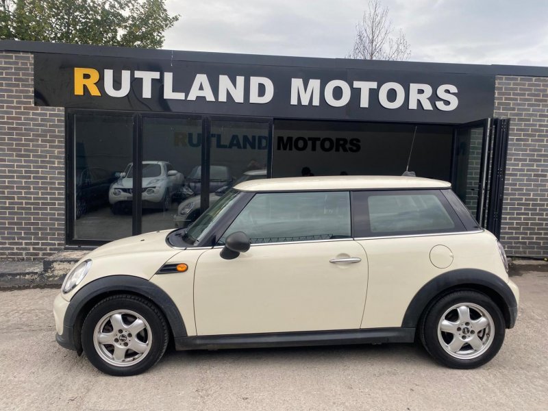 MINI HATCH