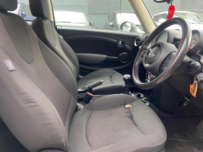 MINI HATCH