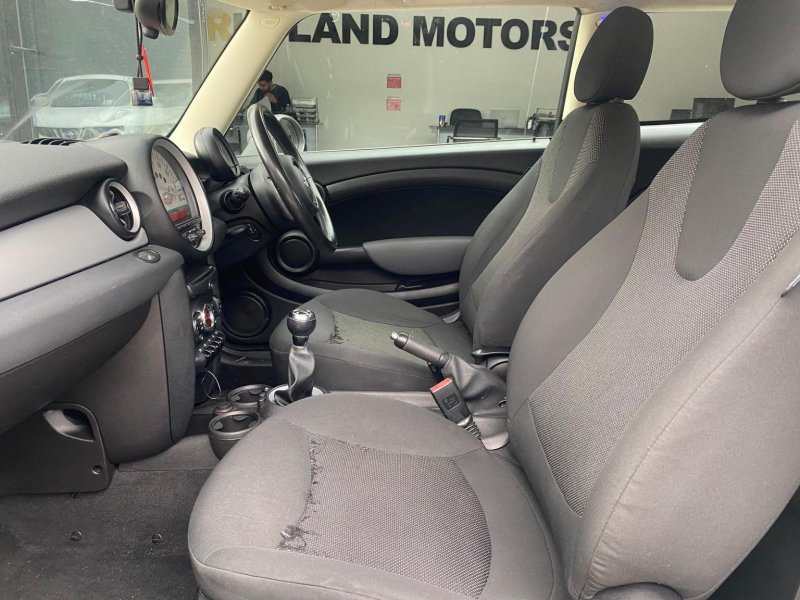 MINI HATCH