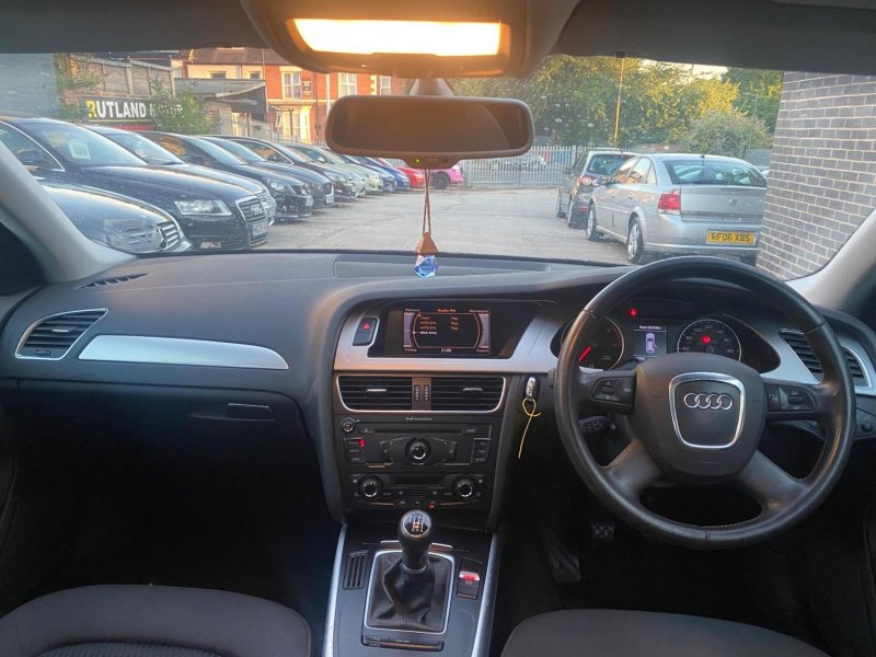 AUDI A4 AVANT
