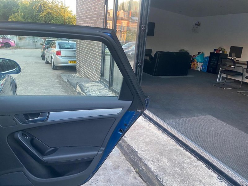 AUDI A4 AVANT