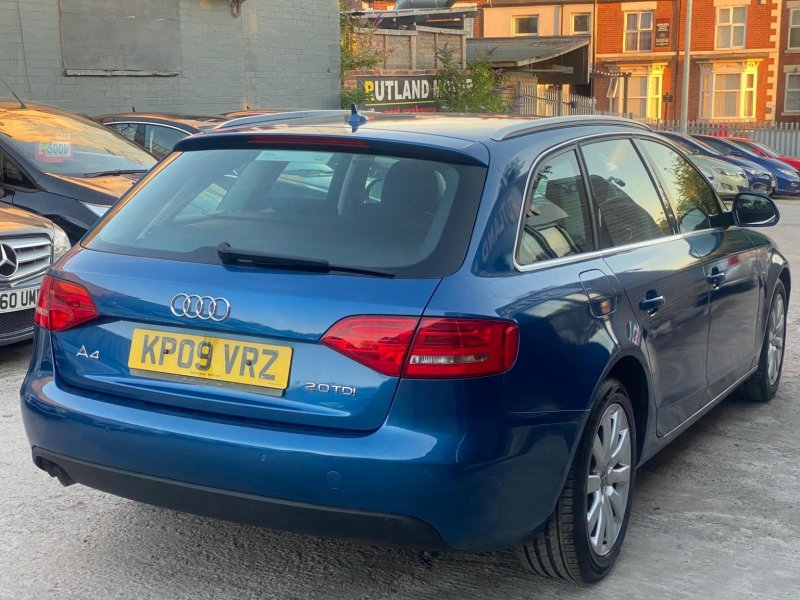 AUDI A4 AVANT