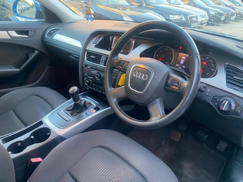 AUDI A4 AVANT