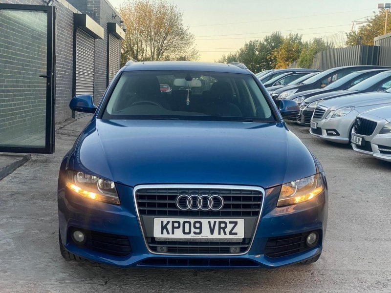 AUDI A4 AVANT