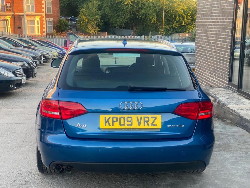 AUDI A4 AVANT