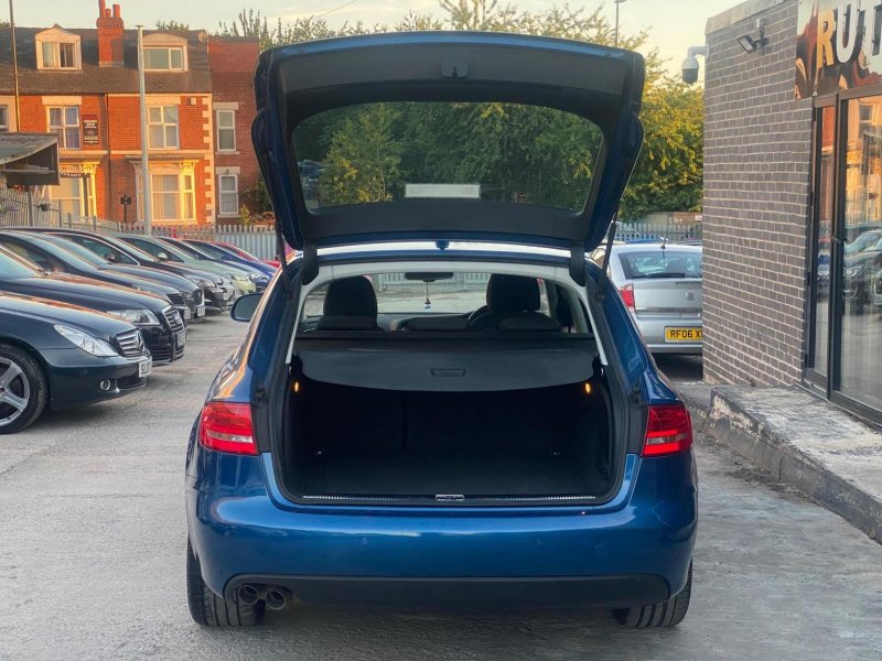 AUDI A4 AVANT